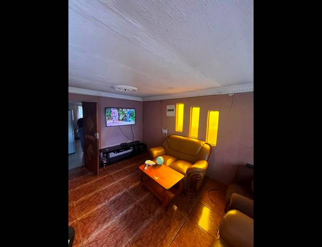 5 BEDROOM HOUSE FOR SALE IN INXIWENI